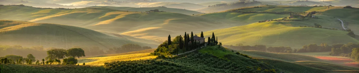 Papier Peint photo Toscane Toscane - Panorama paysager, collines et prairie, Toscane - Italie