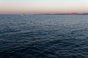 Zatoka kalifornijska o zachodzie słońca