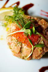 Grilled salmon with salmon roe 