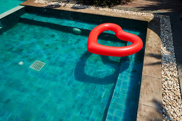 Summer vacation, heart shape float 