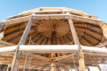 Elements and components of the construction of a hemispherical house