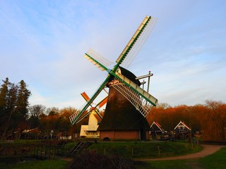 Holl&auml;ndische Paltrock-Windm&uuml;hle in Arnheim (NL)