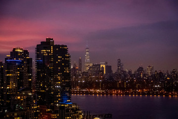 Fototapeta na wymiar New York vu de nuit 