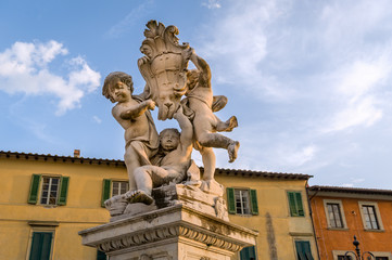 Obraz premium Putti fountain sculpture a sunset light. Pisa landmarks, Italy.