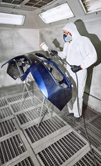 Preparation and painting of car parts after an accident.