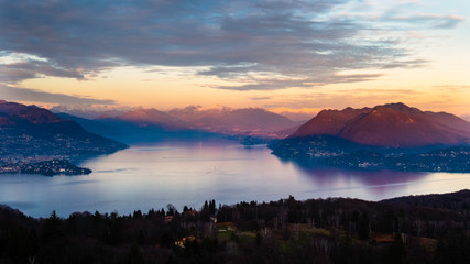 Fototapeta na wymiar Lago Maggiore visto dalla località Alpino di Gignese (VB), Piemonte, Italia