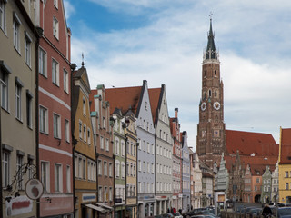 Obraz premium historisches Stadtbild von Landshut (Ndb.) mit Basilila St. Martin