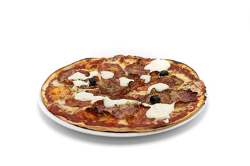 Pizza sauce blanche sur fond blanc Packshot