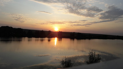 Obraz premium sunset on the lake