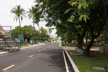 The public park is a place of government, local administrative unit. Make it a recreation place for people in various communities and cities.