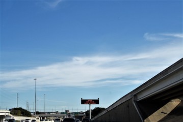 Obraz premium city traffic with a blue sky and clouds