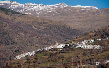 Pueblos andaluces con encanto rural, capileira en las Alpujarras de Granada