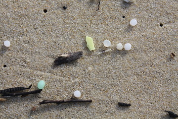 Microplastik am Strand