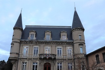 Fototapeta na wymiar Mairie de la commune de Bourgoin Jallieu - Département de l'Isère - Région Rhône Alpes - France - Vue extérieure