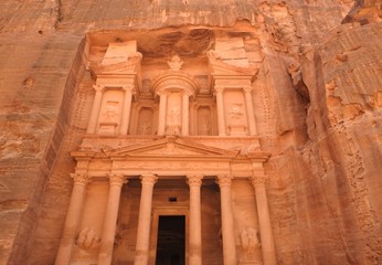 ペトラ遺跡　正面神殿