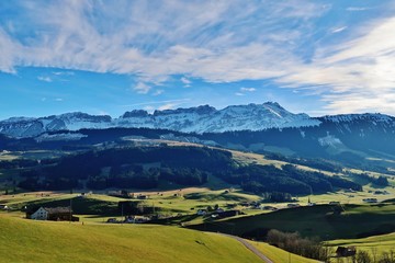 Fototapeta na wymiar Zirruswolken über dem Alpstein, Ostschweiz