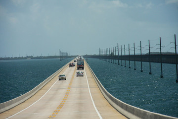 Fototapeta na wymiar highway that crosses the water on the way to key west one beautiful day