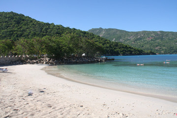 Fototapeta na wymiar uper fine beach on the island in Haiti.