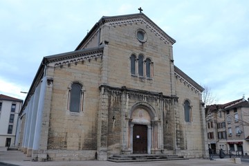 Fototapeta na wymiar Eglise Notre Dame dans la commune de Bourgoin Jallieu - Département de l'Isère - Région Rhône Alpes - France - Vue extérieure - Eglise catholique construite en 1859