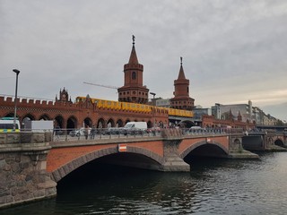Fototapeta na wymiar Bridge in Berlin 
