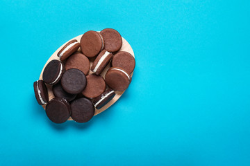 Tasty chocolate cookies on color background