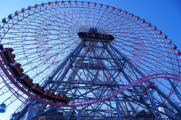 観覧車とジェットコースター