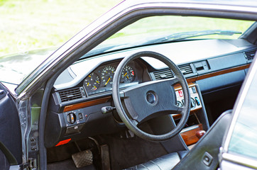 Fototapeta Wnętrze starego samochodu osobowego obraz