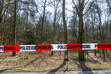 Polizeiabsperrung in Wald