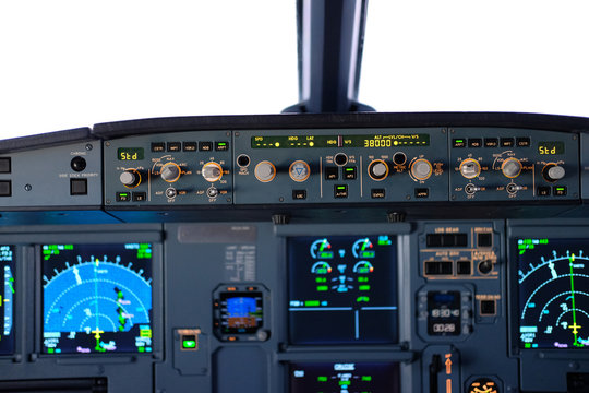 Jumpseat view of the cockpit of an Airbus A320 in flight