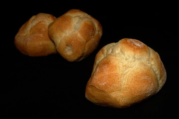 Pane fotografato su sfondo nero
