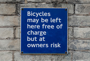 Obraz premium Blue and white warning sign about bike theft prevention.