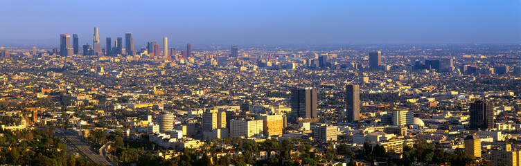 Fototapeta na wymiar Los Angeles Skyline from Mulholland, California