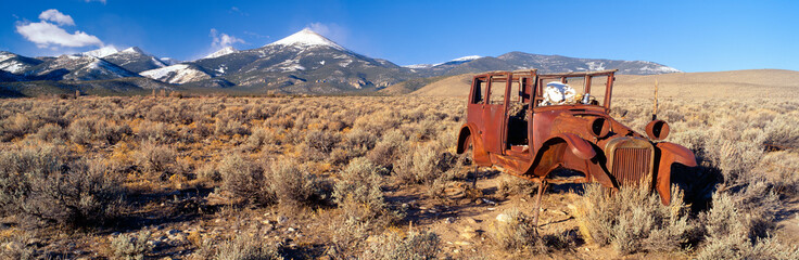 Fototapeta premium Deserted Car with Cow Skeleton, Great Basin, Nevada