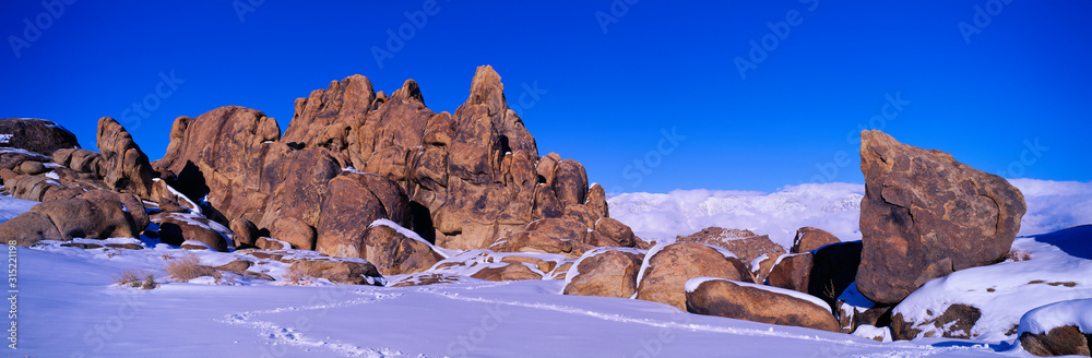 Wall mural sunset at alabama hills and inyo mountains near lone pine, california