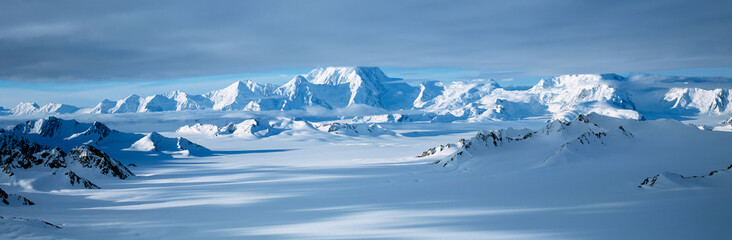 Fototapeta na wymiar Mountains and glaciers in Wrangell-St. Elias National Park, Alaska