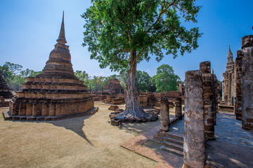 Naklejka premium Background, the landmark of the Buddhist tourist attraction in Sukhothai Historical Park, tourists all over the world come to see the beauty always in Thailand.