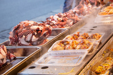 たこ焼きを売る屋台(日本、神奈川県、新年、初詣）