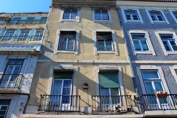 Fototapeta na wymiar facade of an old building in Lisbon, Portugal