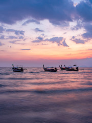 Obraz premium Traditional long-tail boat on the beach in Thailand