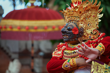 Traditional Balinese costume and mask Tari Wayang Topeng - characters of Bali culture. Temple ritual dance at ceremony on religious holiday. Ethnic festivals, arts of Indonesian people © Tropical studio