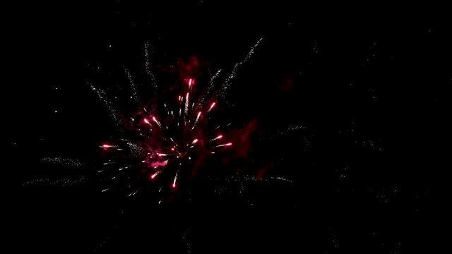 leuchtendes Feuerwerk mit Bokeh Lichter am Nachthimmel. gl&uuml;hendes Feuerwerk. Silvesterfeier Feuerwerk. Feuerwerk am Nachthimmel. sch&ouml;ne farbige Nachtexplosionen im schwarzen Himmel