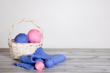 Basket with balls of wool.
