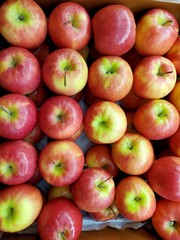 Closeup shot of fresh red and green apples in the box