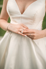 Obraz na płótnie Canvas bride holding hands