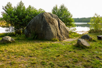 Głaz skała jezioro