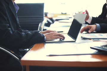 Business managers are analyzing and presenting results to the team to plan future work.