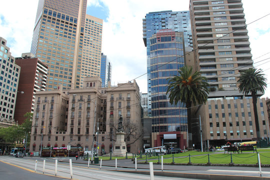 street and buildings in melbourne (australia)
