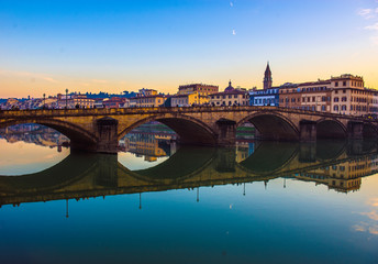 Obraz premium Florence, Ponte alla Carraia medieval Bridge landmark on Arno river at sunset. Tuscany, Italy.