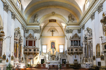 Fototapeta na wymiar Vicenza, Italy. Interiors of catholic church (Chiesa di San Giuliano) in Vicenza.