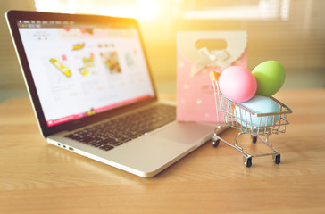 Online shopping on Valentine's Day